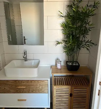 Rooftop Standing Place Carnot Apartman *